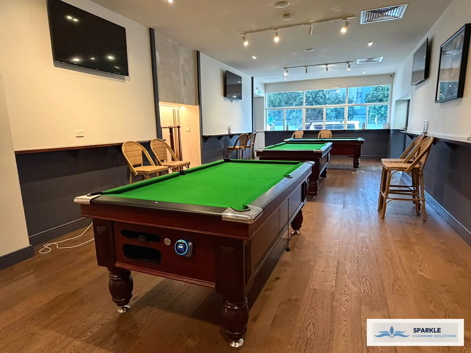 Professional hospitality cleaning for restaurant dining rooms and venue bars